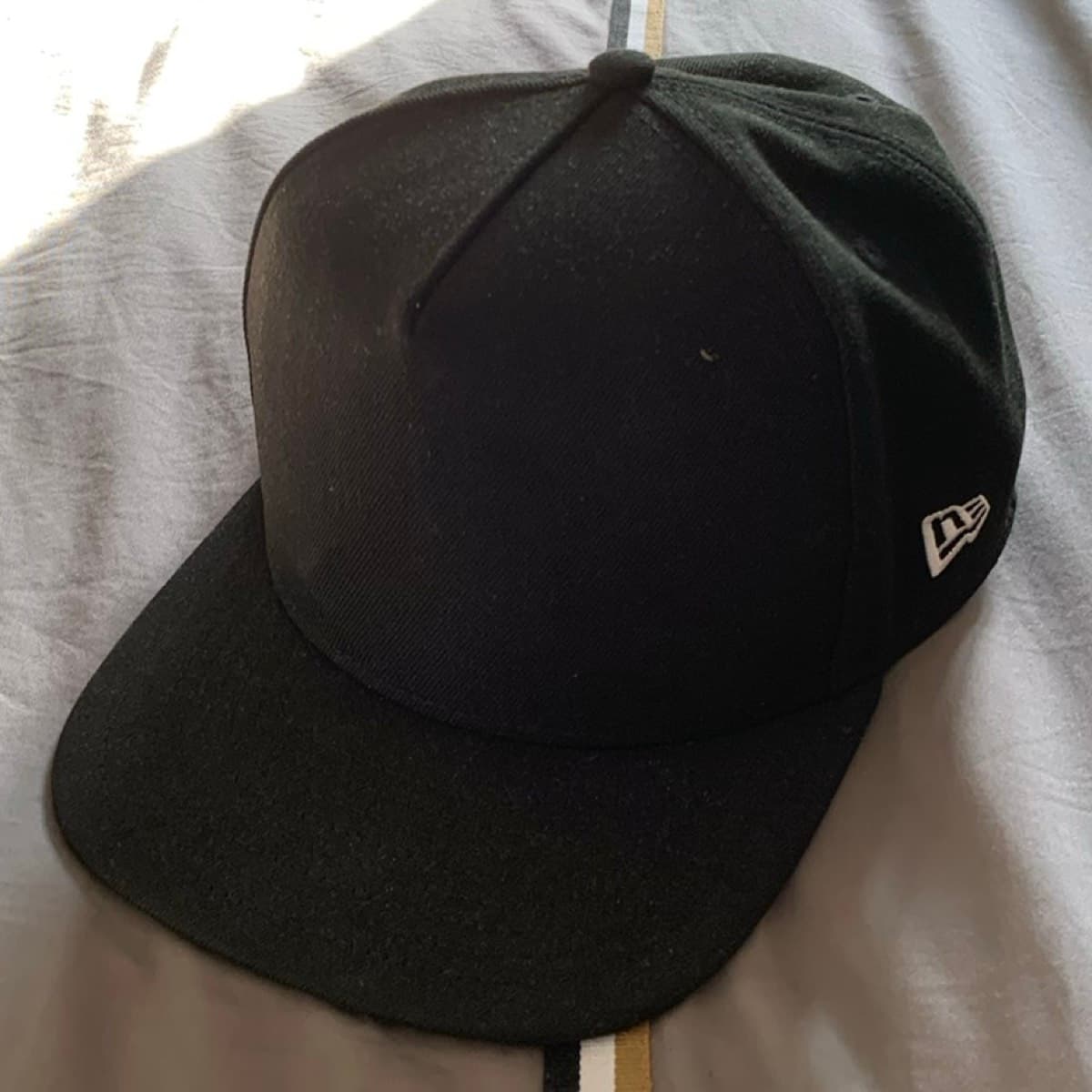 Simple New Era black