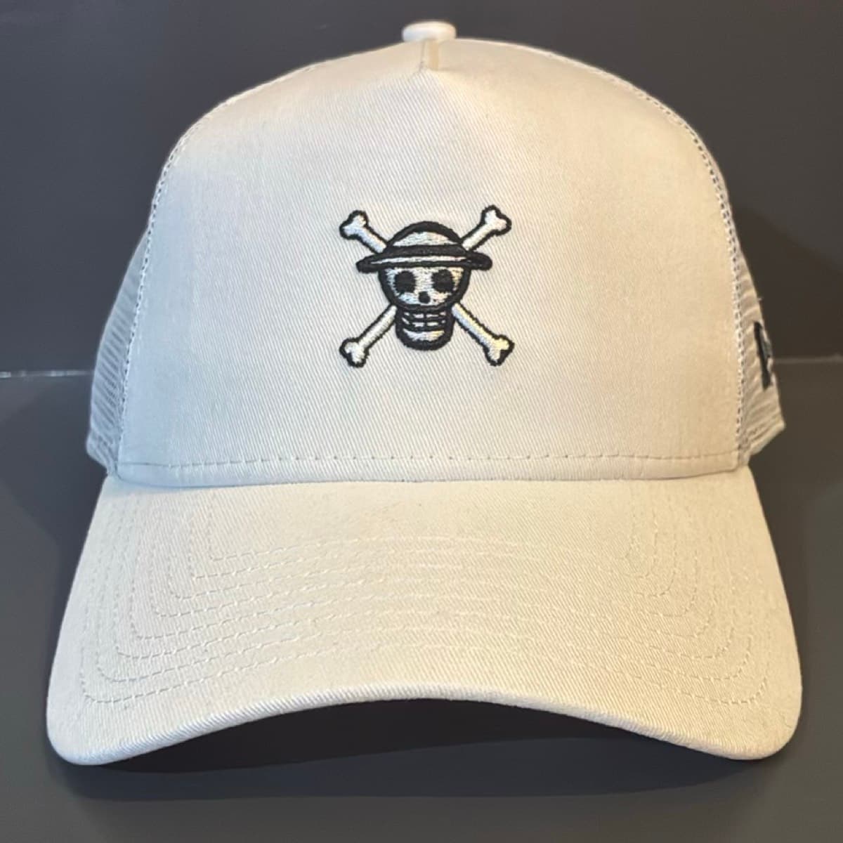 CAP New Era x One piece Mugiwara Scratch Trucker