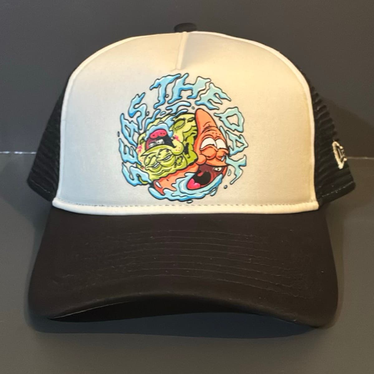 CAP New Era x Bob l’éponge Seas the day Trucker SnapBack